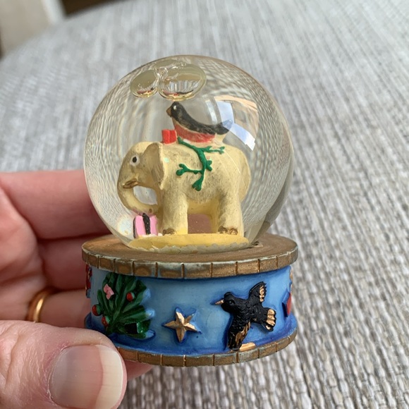 Elephant with Bird Mini Snowglobe & Red Knit Pouch - Picture 4 of 7